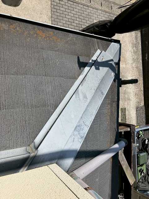既存棟への板金設置